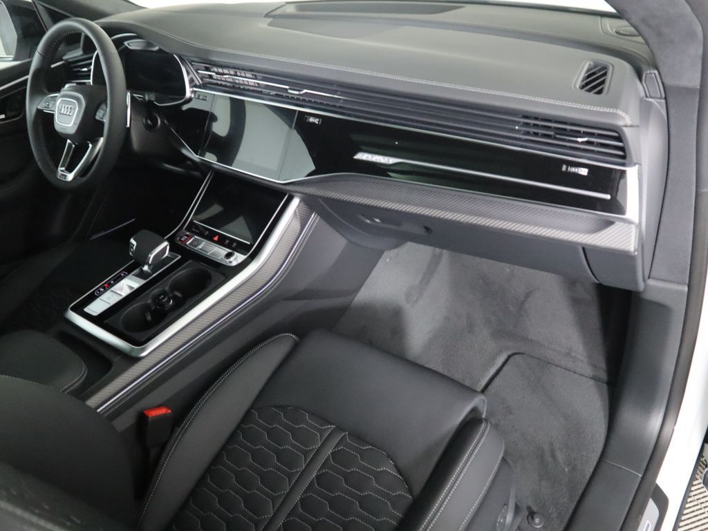 Thumbnail: 2025 Audi RS Q8 - 18