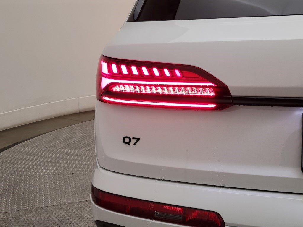 Thumbnail: 2026 Audi Q7 - 9