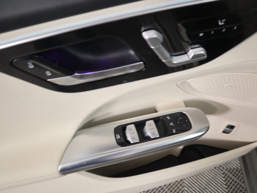 Thumbnail: 2022 Mercedes-Benz C-Class - 24