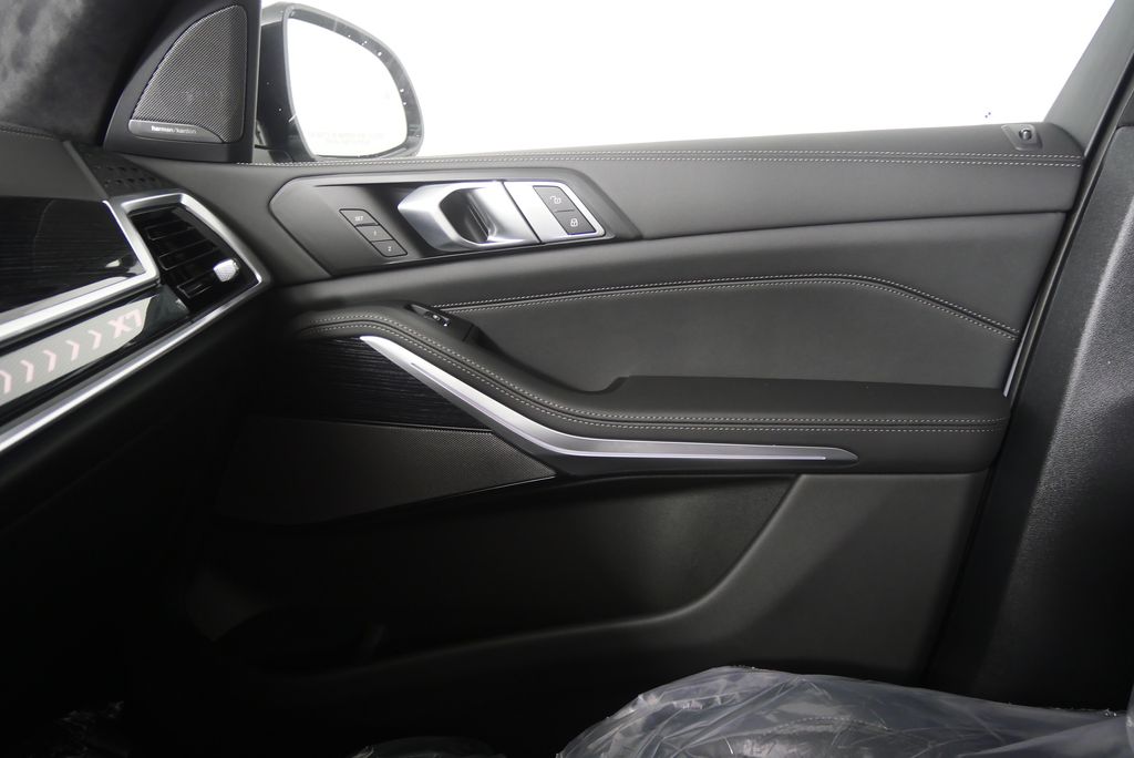 Thumbnail: 2026 BMW X7 - 26