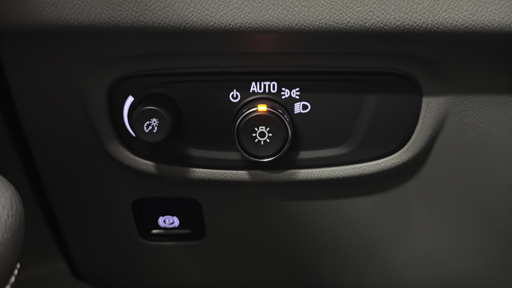 Used 2024 Downpour Metallic GMC SLE image 29