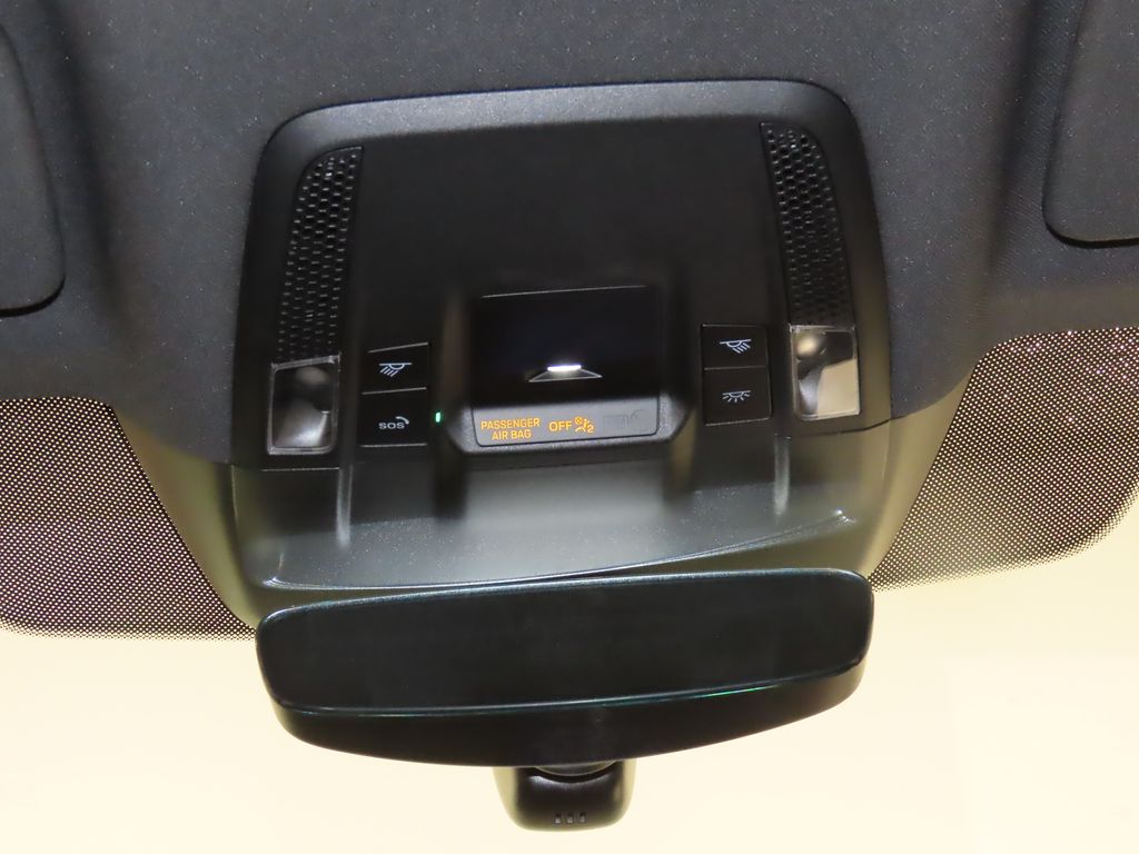 Thumbnail: 2022 Porsche Taycan - 30