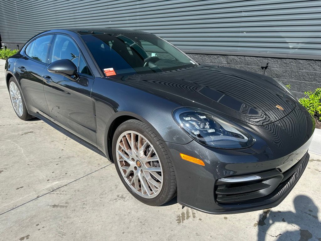 2022 Porsche Panamera  8