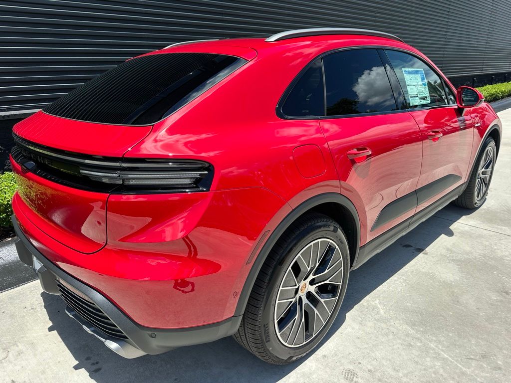 Thumbnail: 2026 Porsche Macan - 10