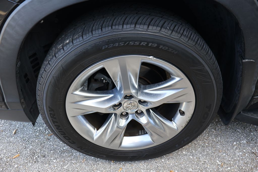 Thumbnail: 2014 Toyota Highlander - 4