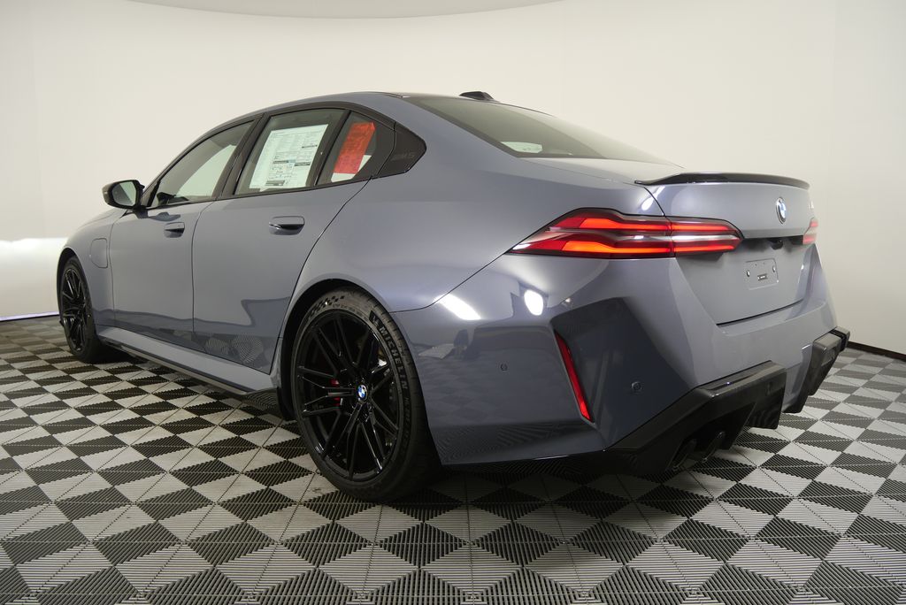 Thumbnail: 2026 BMW M5 - 5
