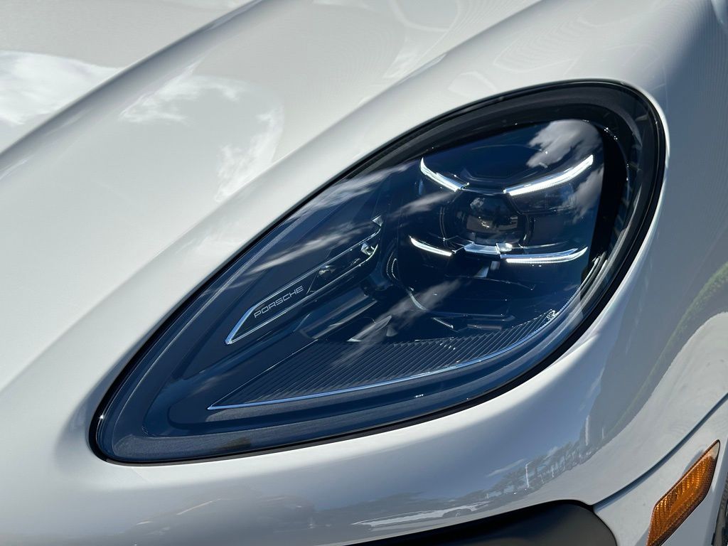 Thumbnail: 2026 Porsche Macan - 13