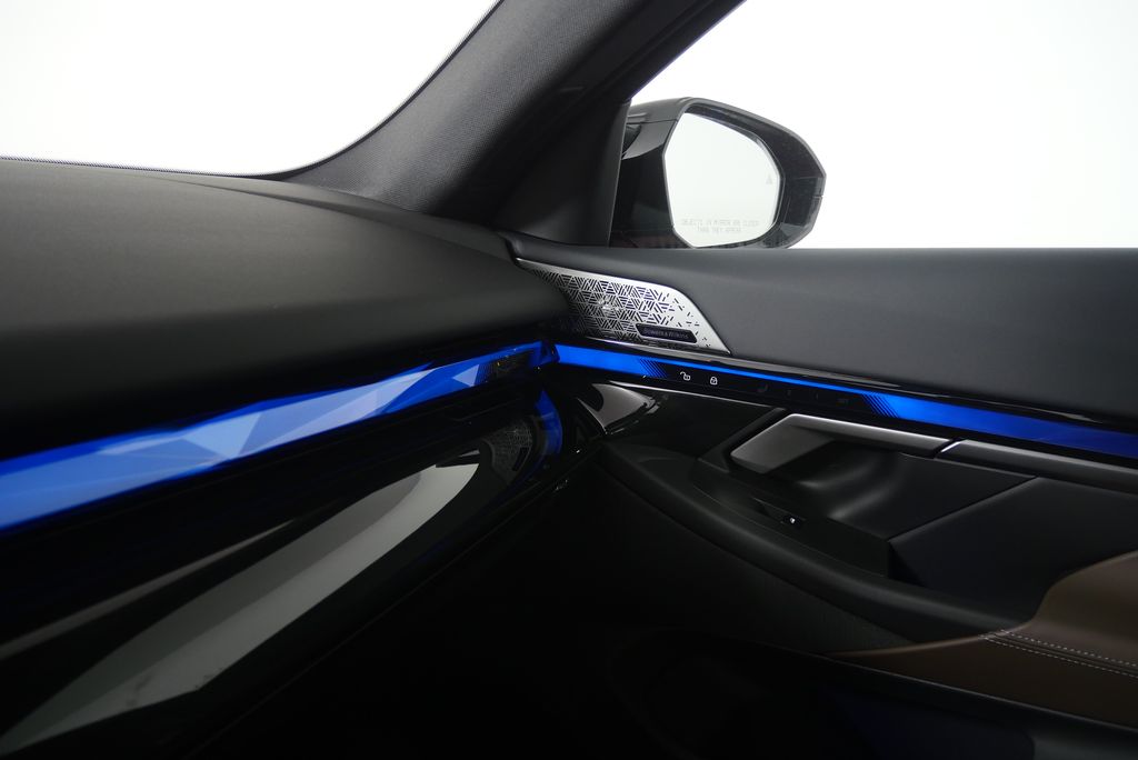 Thumbnail: 2025 BMW i5 - 32