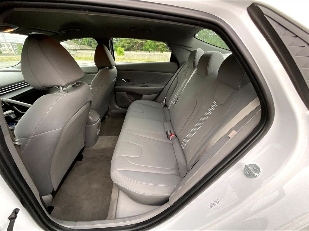 2024 Hyundai Elantra — photo 15