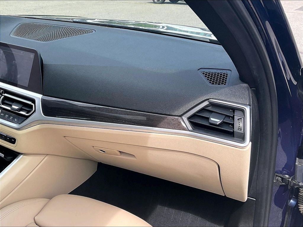 2019 BMW 3 Series — photo 13