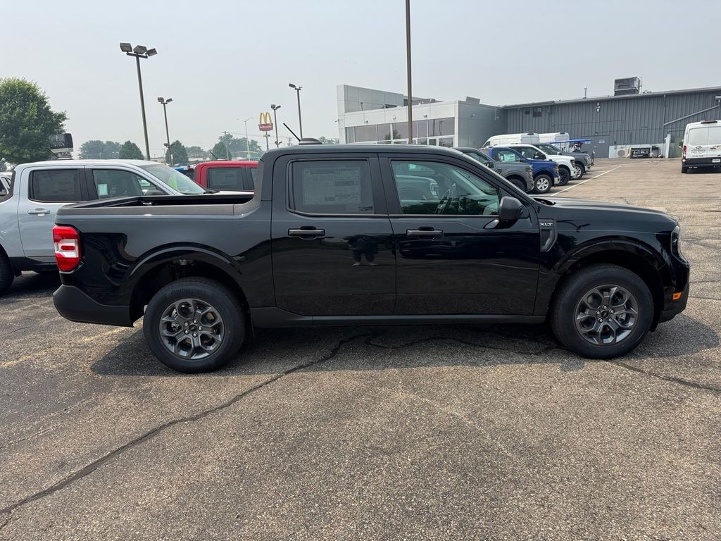 New 2026 Shadow Black Ford XLT image 5
