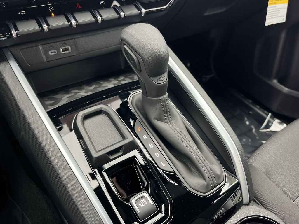 2024 Chevrolet Colorado Work Truck photo