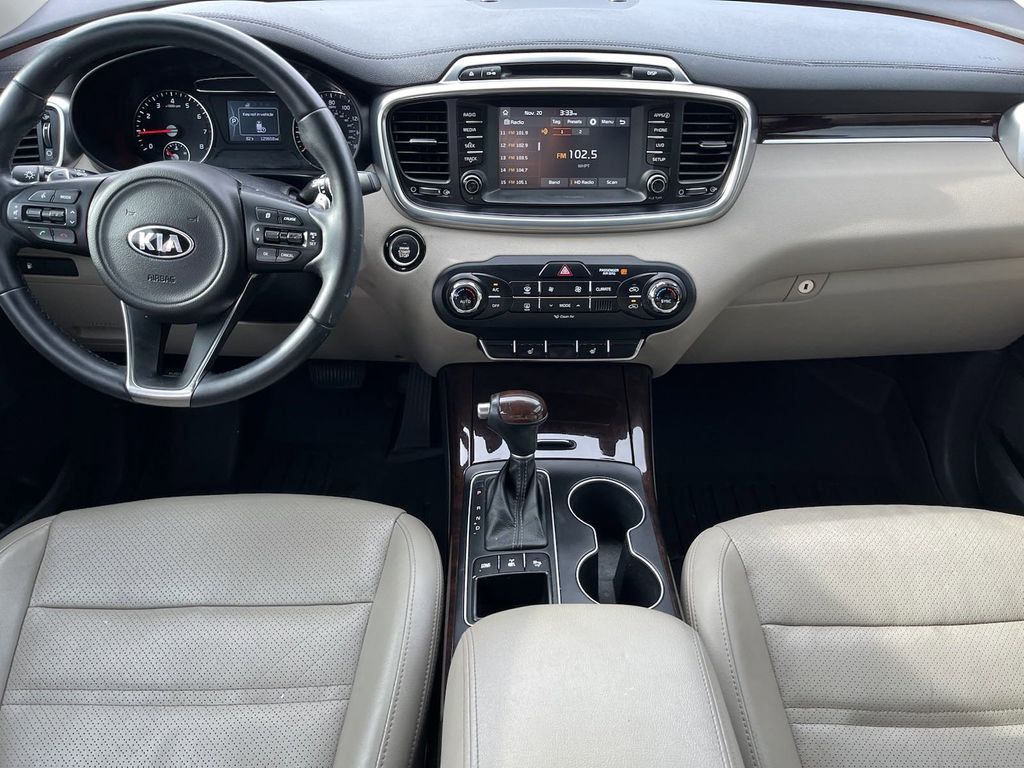 2017 Kia Sorento EX 13