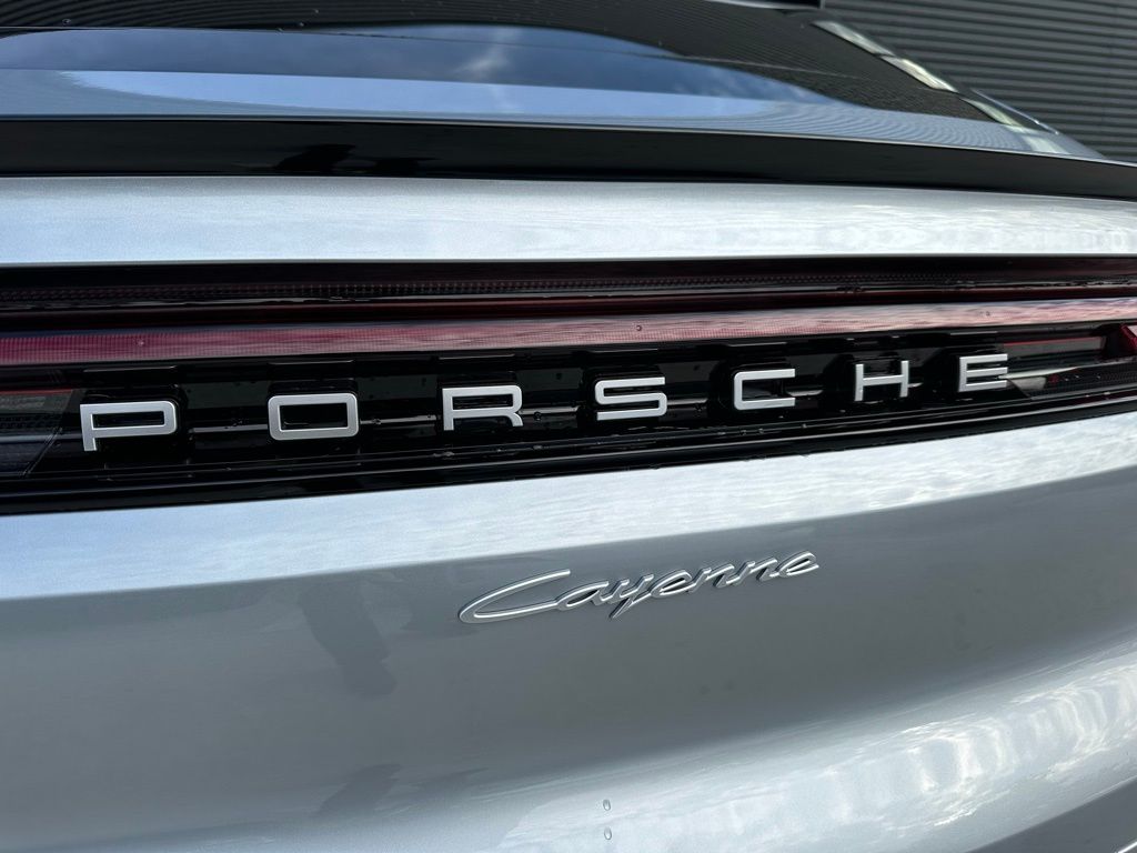 2024 Porsche   12