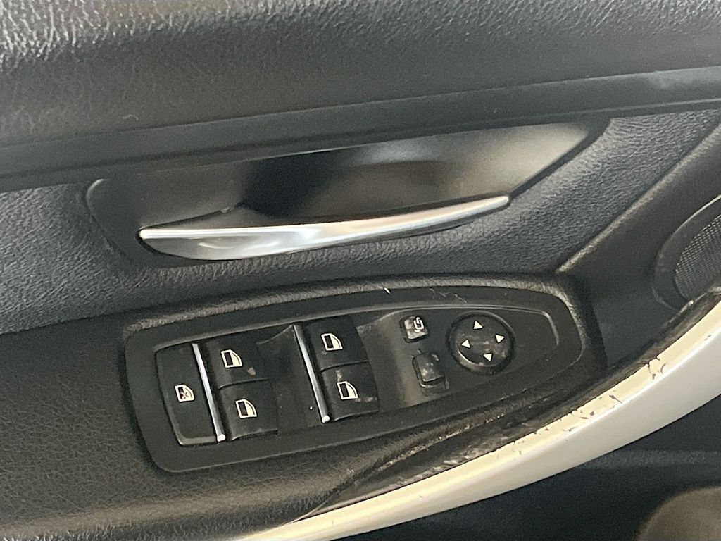Used 2018 Gray BMW 320i image 17