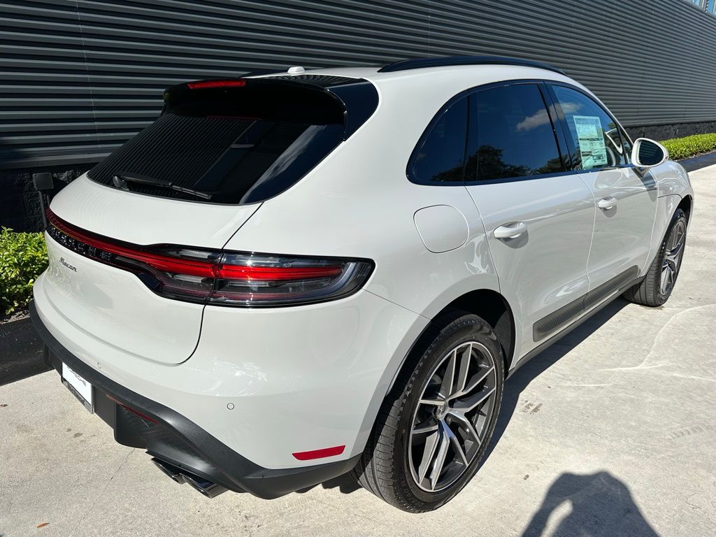 Thumbnail: 2026 Porsche Macan - 9