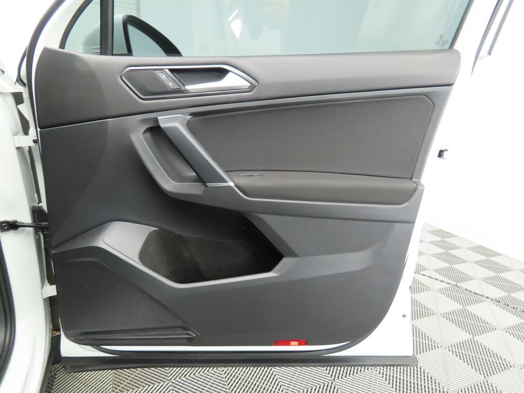 Thumbnail: 2018 Volkswagen Tiguan - 23