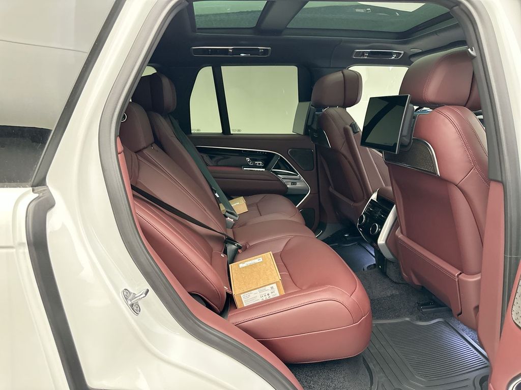 2025 Land Rover Range Rover Autobiography 7