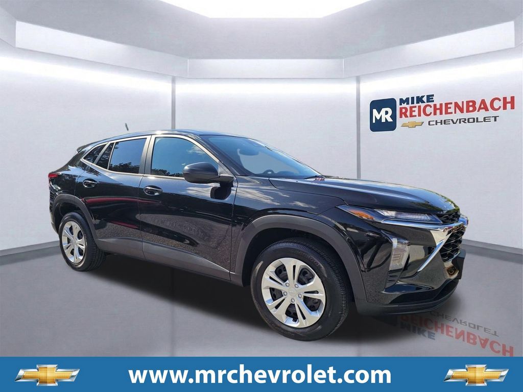 Mosaic Black Metallic 2026 Chevrolet Trax SUV / Crossover Front-Wheel Drive 6-Speed Automatic