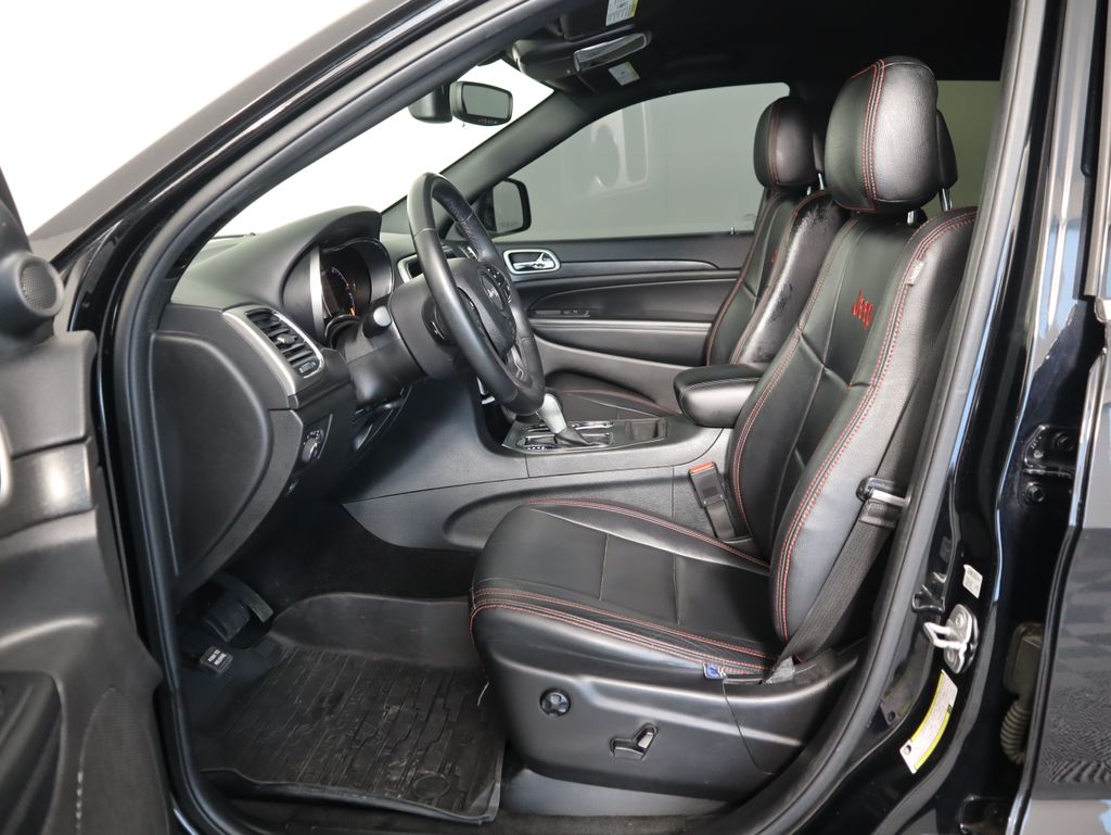 Thumbnail: 2018 Jeep Grand Cherokee - 20