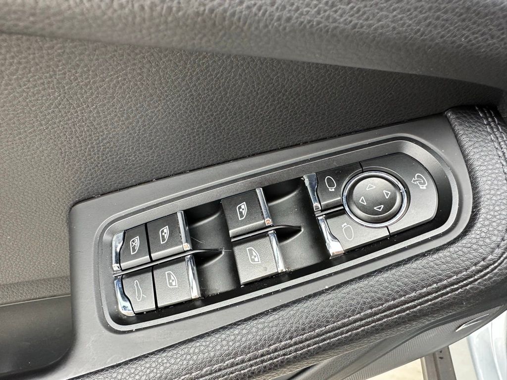 Thumbnail: 2022 Porsche Macan - 20