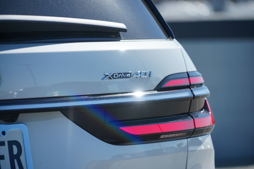 Thumbnail: 2027 BMW X7 - 9
