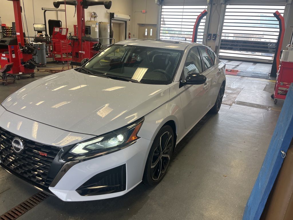 View vehicle photo 2