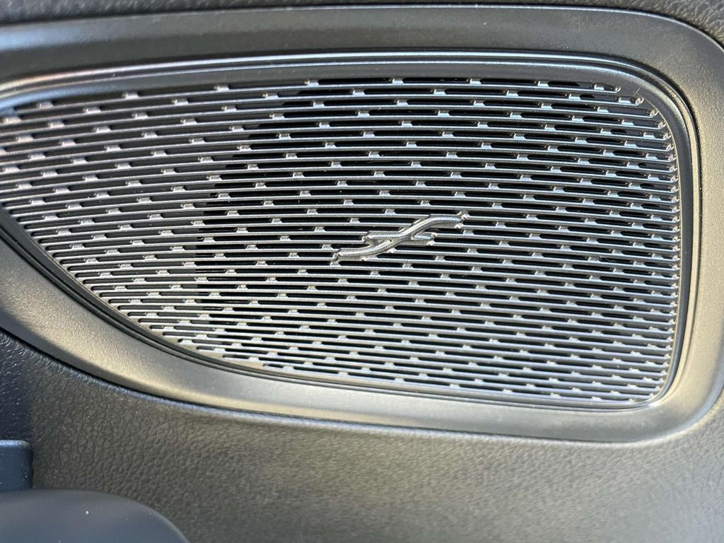 Thumbnail: 2025 Mercedes-Benz C-Class - 18