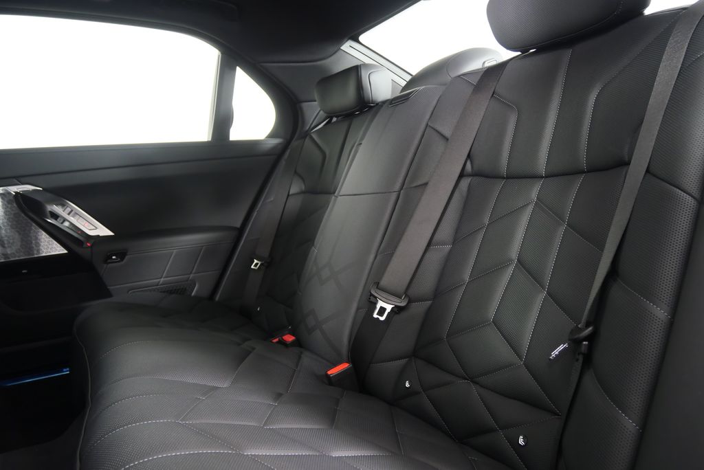 Thumbnail: 2026 BMW 7 Series - 16