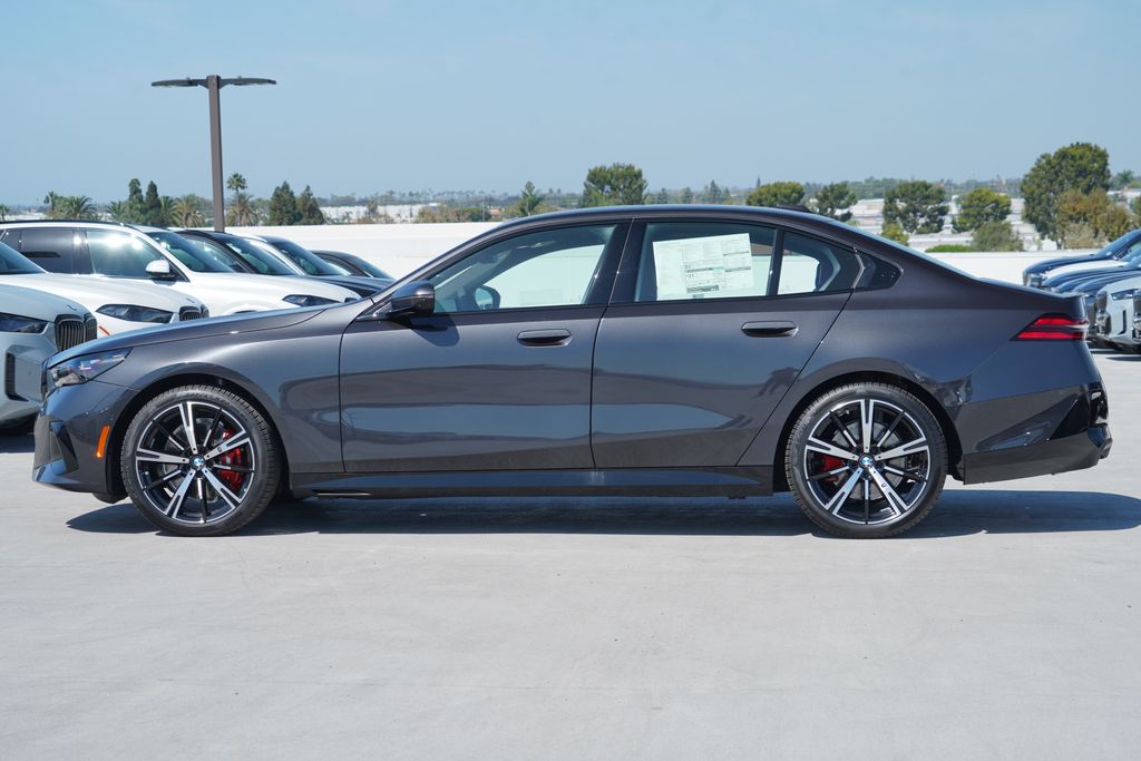 Thumbnail: 2027 BMW 5 Series - 4