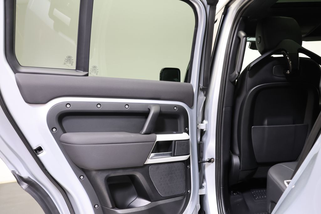 Thumbnail: 2022 Land Rover Defender - 32