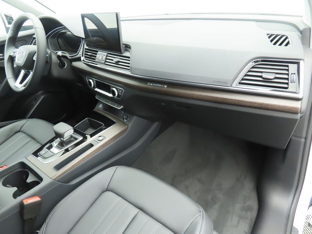 Thumbnail: 2025 Audi Q5 - 17