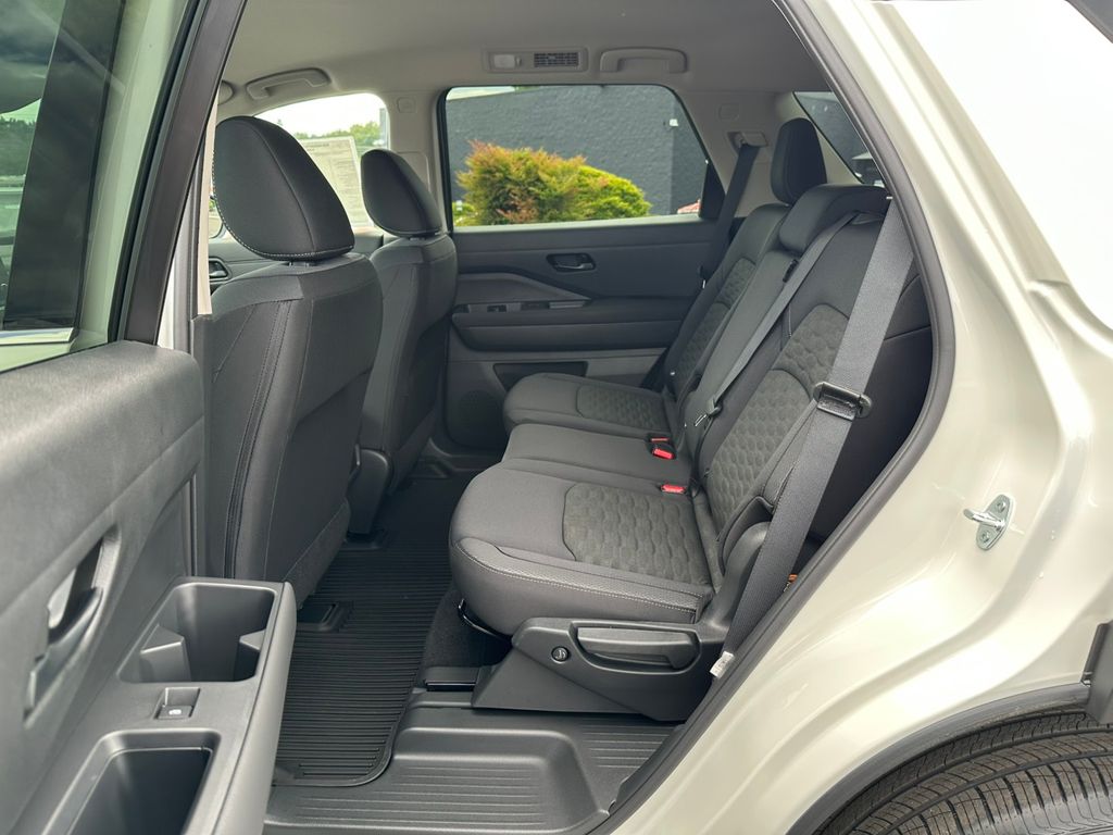 2025 Nissan Pathfinder S