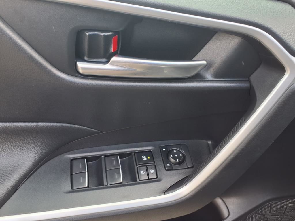2022 Toyota RAV4 XLE photo 15