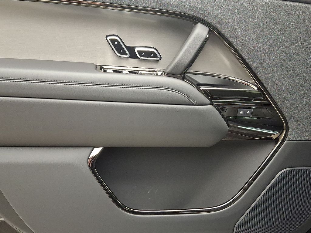 Thumbnail: 2026 Land Rover Range Rover Sport - 9