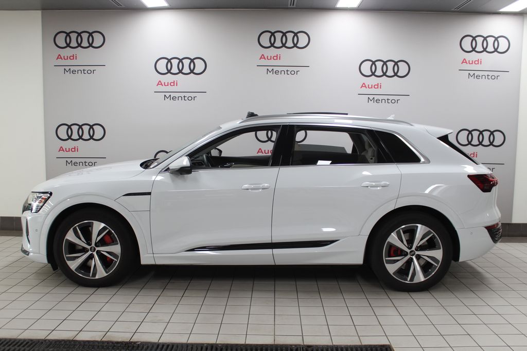 Thumbnail: 2024 Audi Q8 e-tron - 3