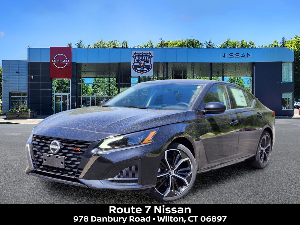 Super Black Clearcoat 2025 Nissan Altima 2.5 SR FWD Sedan Front-Wheel Drive Continuously Variable Transmission