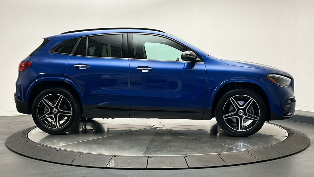2025 Mercedes-Benz GLA 250 4MATIC 8