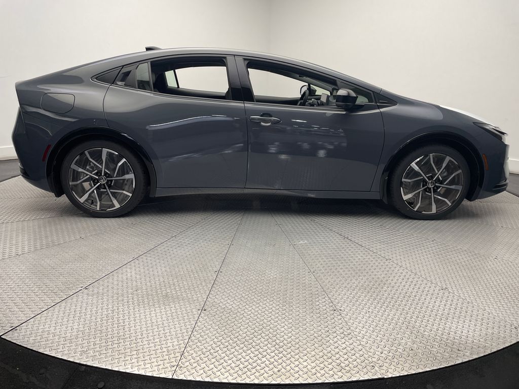 2025 Toyota Prius Plug-in 4