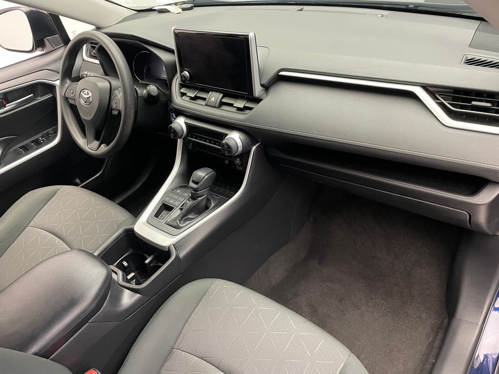 2023 Toyota RAV4 XLE 21