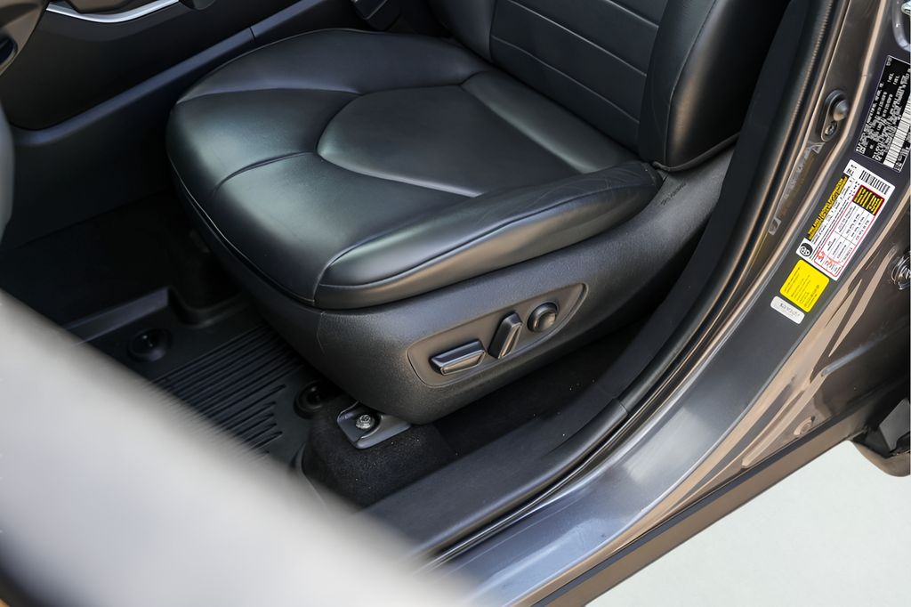 Used Car 2023 Toyota Highlander  Xle For Sale Under $35,000 In Austin, Texas