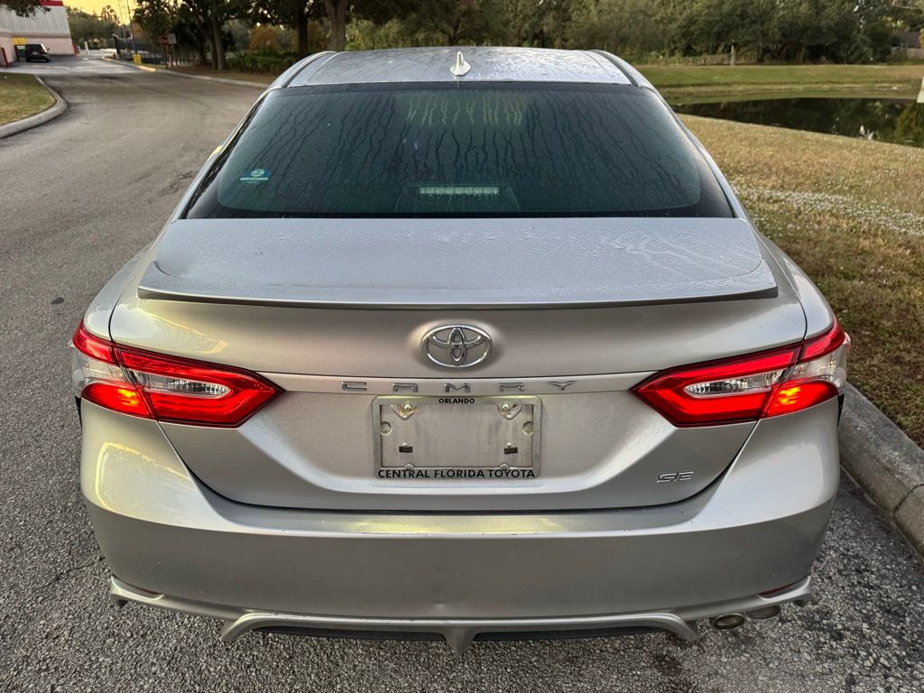 2019 Toyota Camry XLE 4