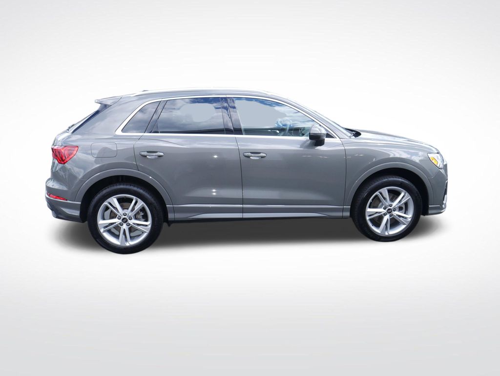 Thumbnail: 2023 Audi Q3 - 9