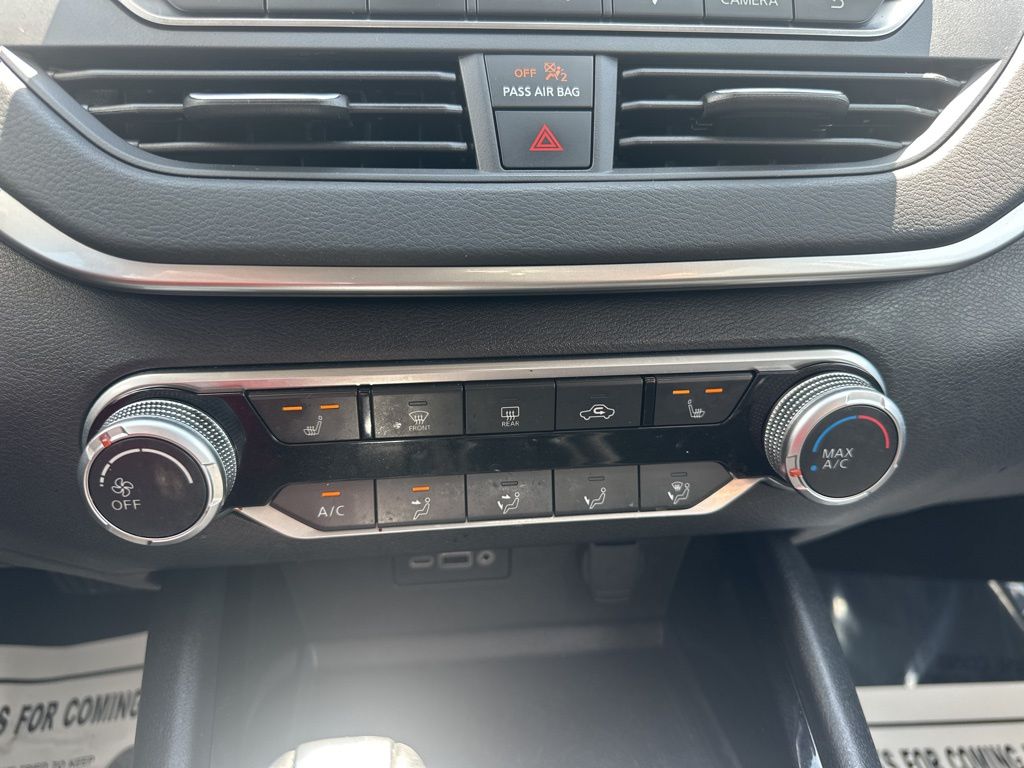 2022 Brilliant Silver Metallic Nissan Altima 2.5 SV FWD Sedan