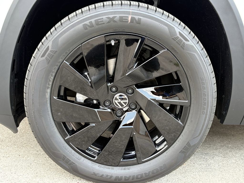 New 2026 Opal White Volkswagen 2.0T SE w/Technology image 9