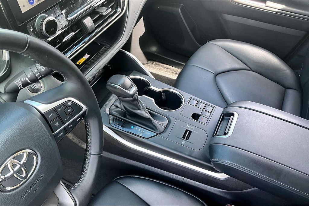 Used 2023 Toyota Highlander SUV