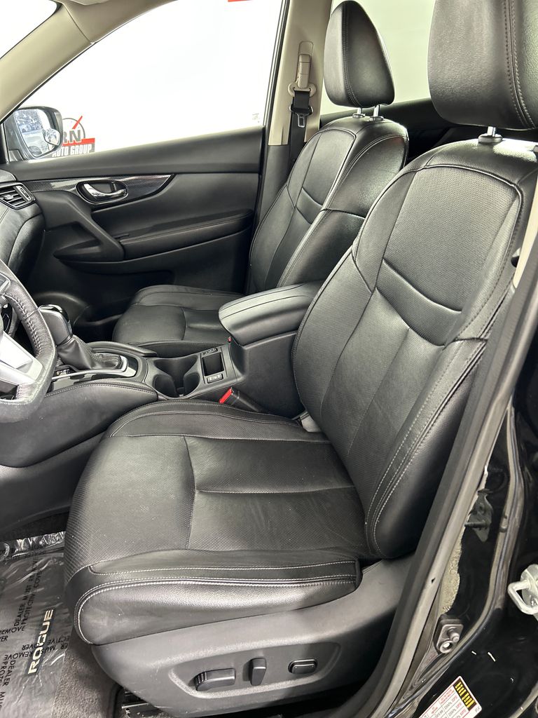Used 2019 Black Nissan SL image 12