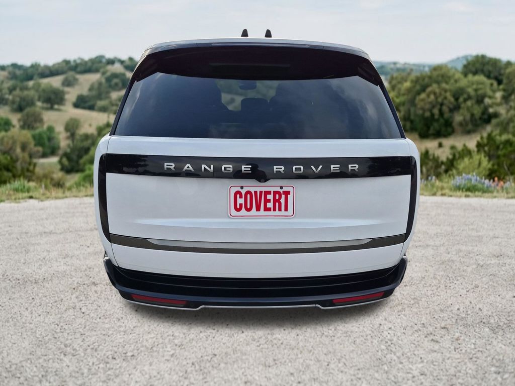 Used 2024 White Land Rover SE image 8
