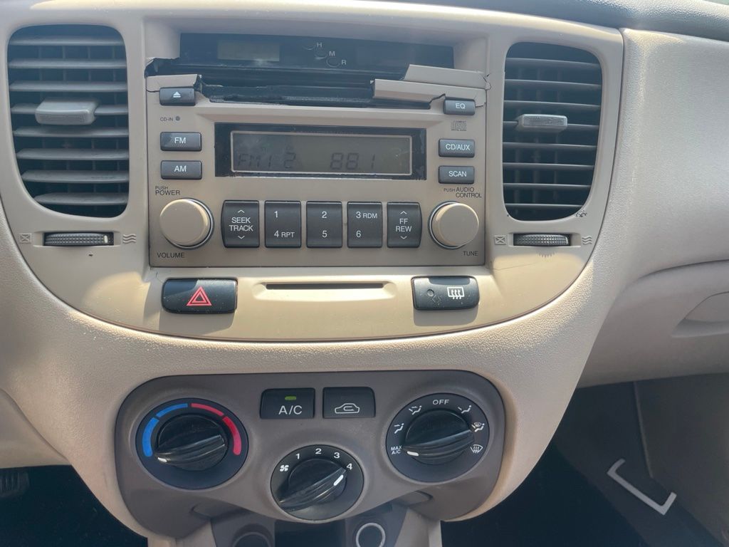 Used 2008 Beige Kia LX image 11