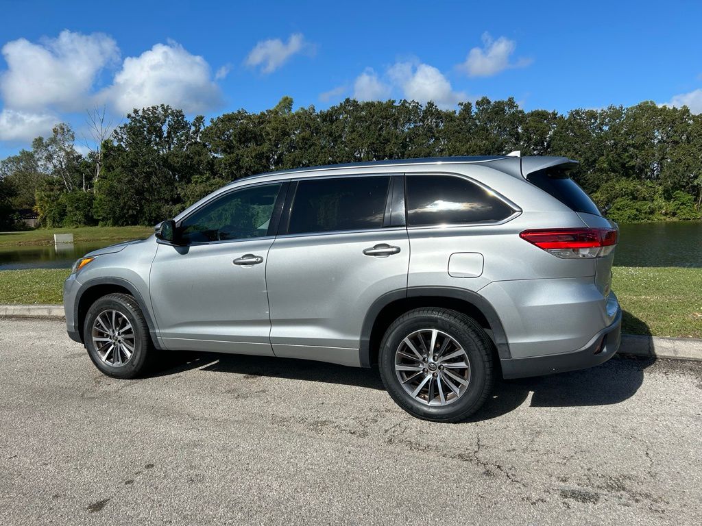 Thumbnail: 2017 Toyota Highlander - 3
